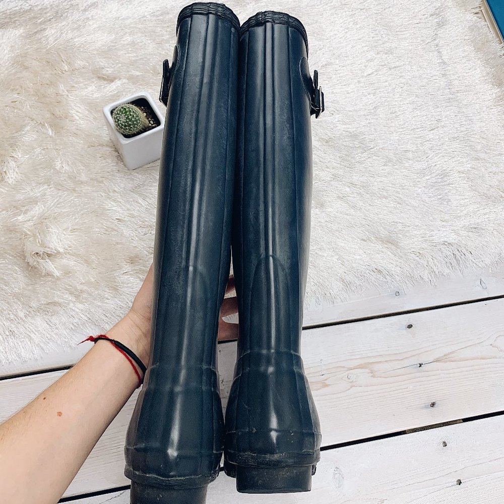HUNTER | Tall Matte Navy Blue Rain Boots - Picture 5 of 8